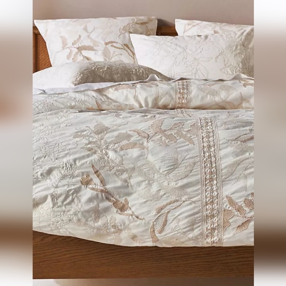 Anthropologie, set of 2, Kieran Queen-sized Pillow shams- ivory - Picture 3 of 7